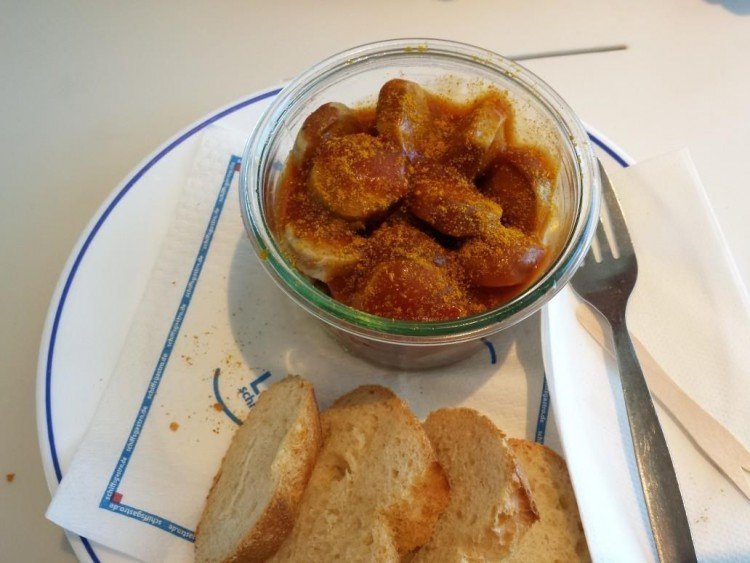 Currywurst auf der W.D.R. Fähre